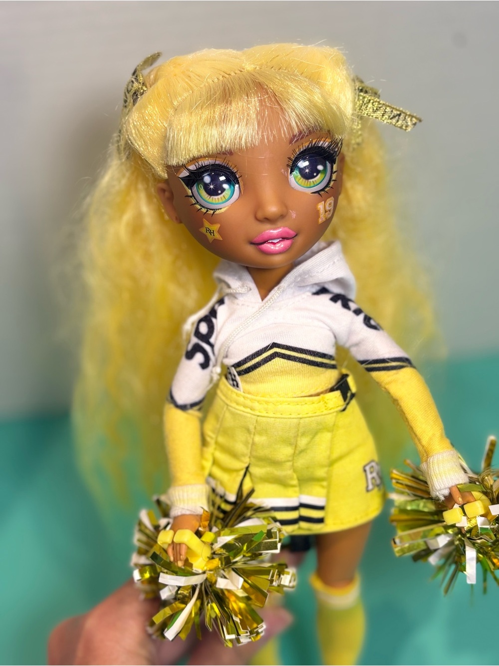 Rainbow High Cheer Sunny Madison Cheerleader